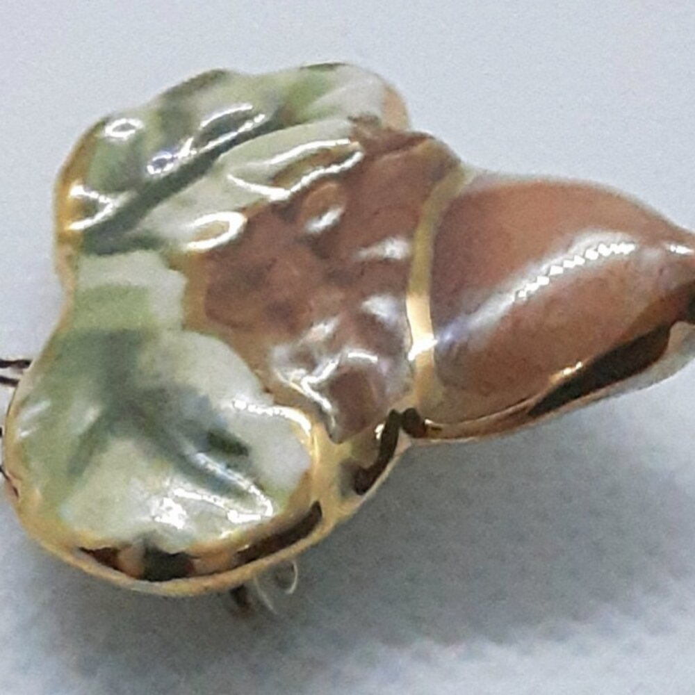 Nature Nut ...  NEW Collectable 22kt gold trimmed acorn pin - Picture 5 of 11